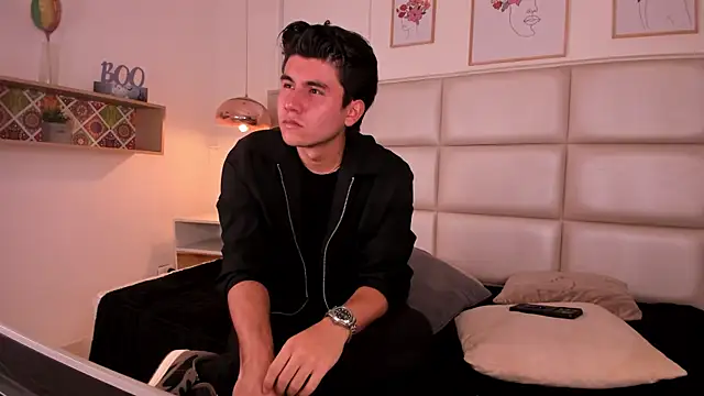 Snapshot of ZukyXYakihiro89 chatting on 01/31/25, 08:01 ZukyXYakihiro89 online show from 01/31/25, 08:01