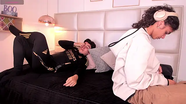 Snapshot of ZukyXYakihiro89 chatting on 02/04/25, 08:17 ZukyXYakihiro89 online show from 02/04/25, 08:17