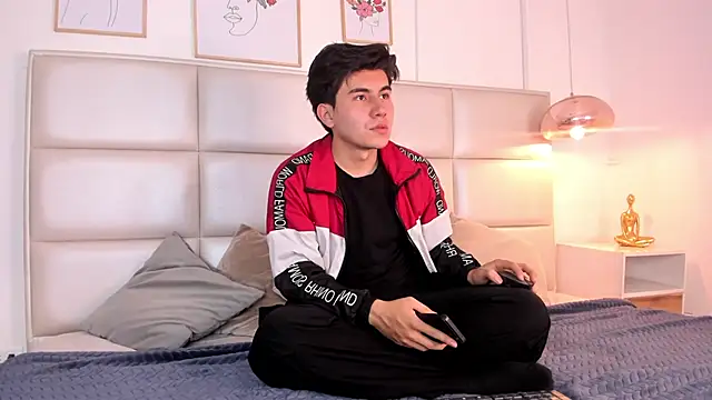 Snapshot of ZukyXYakihiro89 chatting on 03/05/25, 06:01 ZukyXYakihiro89 online show from 03/05/25, 06:01