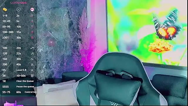 Snapshot of Emmaa_Saenz_ chatting on 11/13/25, 08:19 Emmaa Saenz online show from 11/13/25, 08:19