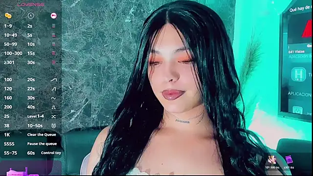 Snapshot of Emmaa_Saenz_ chatting on 12/15/25, 10:25 Emmaa Saenz online show from 12/15/25, 10:25