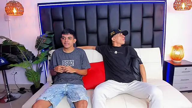 Snapshot of Crazy_nigth01 chatting on 11/21/25, 02:43 Crazy nigth01 online show from 11/21/25, 02:43