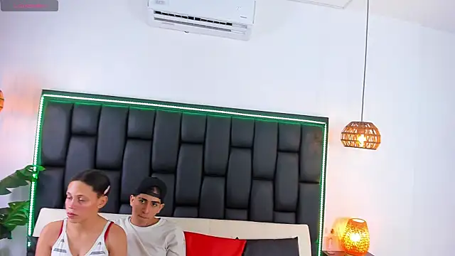 Snapshot of Crazy_nigth01 chatting on 11/22/25, 01:48 Crazy nigth01 online show from 11/22/25, 01:48