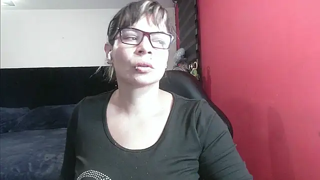 Snapshot of charlotedoll chatting on 10/30/25, 03:41 charlotedoll online show from 10/30/25, 03:41