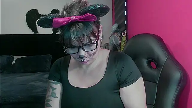 Snapshot of charlotedoll chatting on 11/02/25, 10:34 charlotedoll online show from 11/02/25, 10:34