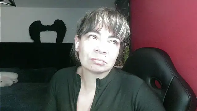 Snapshot of charlotedoll chatting on 11/14/25, 03:05 charlotedoll online show from 11/14/25, 03:05