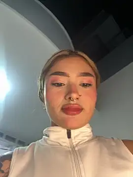 Snapshot of Arianavillada chatting on 09/28/25, 03:56 Arianavillada online show from 09/28/25, 03:56