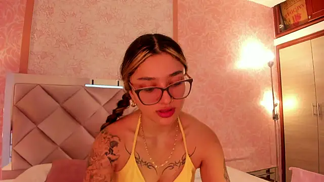 Arianavillada online show from 10/17/25, 03:10