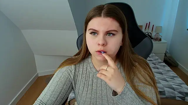 Snapshot of AbbyPleasure chatting on 04/24/26, 12:18 AbbyPleasure online show from 04/24/26, 12:18