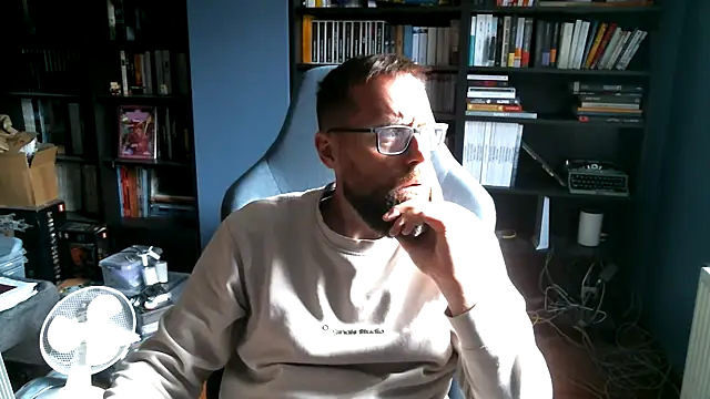 Snapshot of MeSteff chatting on 09/27/25, 09:47 MeSteff online show from 09/27/25, 09:47