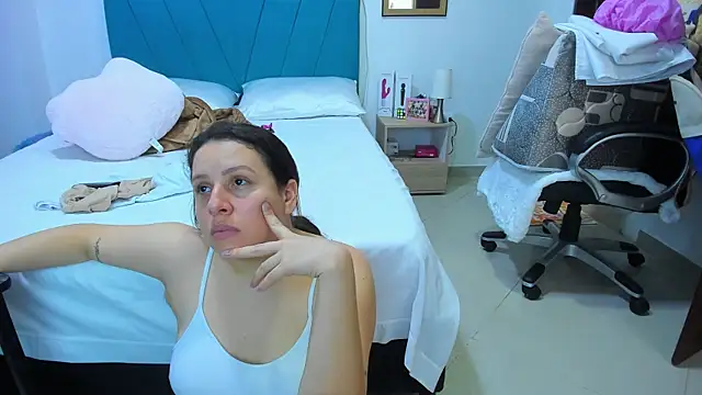 kamila lopez online show from 06/09/26, 04:51