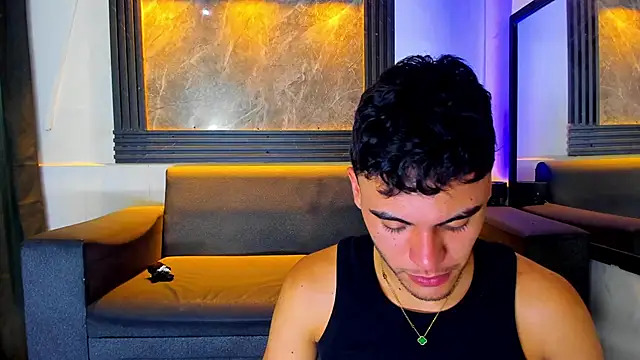 liam genner  online show from 11/21/25, 08:40