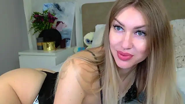 Snapshot of LuisaSin chatting on 11/05/25, 07:30 LuisaSin online show from 11/05/25, 07:30