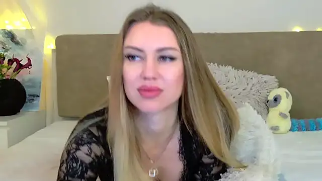 Snapshot of LuisaSin chatting on 02/23/26, 07:50 LuisaSin online show from 02/23/26, 07:50