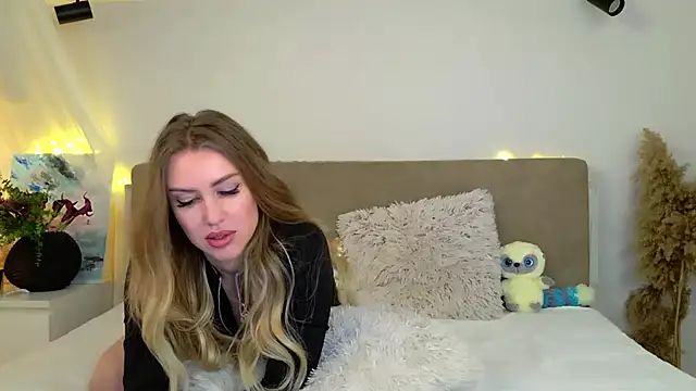 Snapshot of LuisaSin chatting on 03/03/26, 10:43 LuisaSin online show from 03/03/26, 10:43