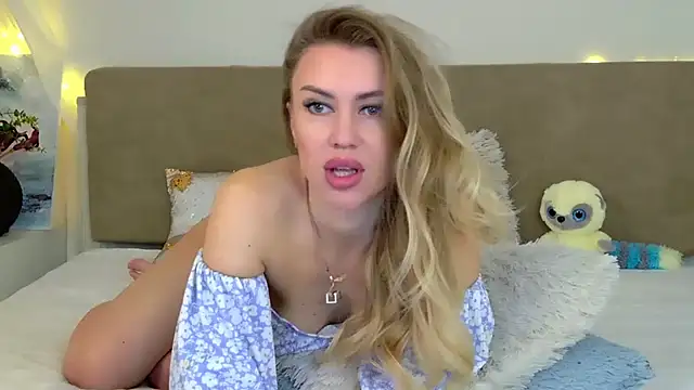 Snapshot of LuisaSin chatting on 03/13/26, 07:48 LuisaSin online show from 03/13/26, 07:48