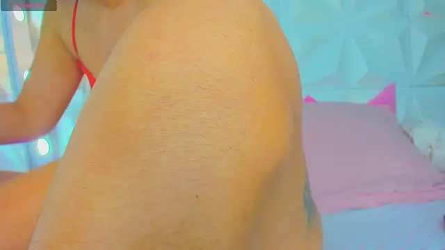 Snapshot of cute_latinaxxx chatting on 09/19/25, 02:13 cute latinaxxx online show from 09/19/25, 02:13