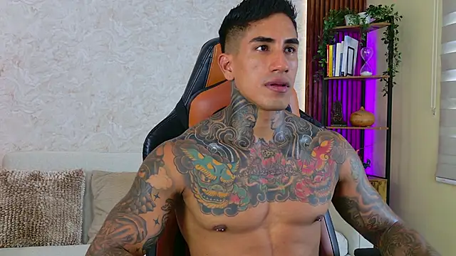 Snapshot of AdanReilly chatting on 09/26/25, 08:24 AdanReilly online show from 09/26/25, 08:24