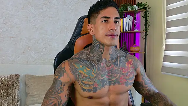 Snapshot of AdanReilly chatting on 10/04/25, 02:15 AdanReilly online show from 10/04/25, 02:15