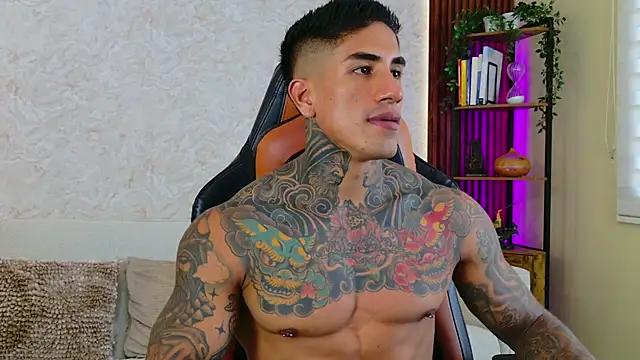 Snapshot of AdanReilly chatting on 10/22/25, 07:35 AdanReilly online show from 10/22/25, 07:35