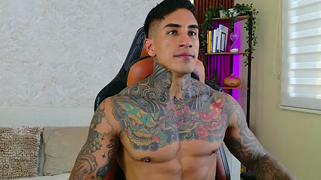 Snapshot of AdanReilly chatting on 10/23/25, 08:40 AdanReilly online show from 10/23/25, 08:40