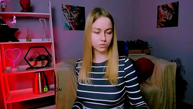 Snapshot of scarlet_mooore chatting on 03/05/25, 08:32 scarlet mooore online show from 03/05/25, 08:32