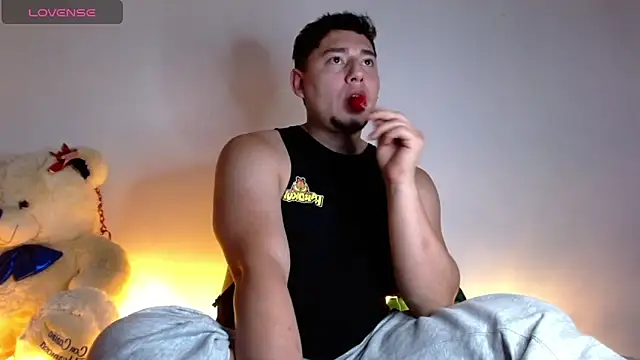 Snapshot of dap_XOXO chatting on 12/14/24, 12:11 dap XOXO online show from 12/14/24, 12:11