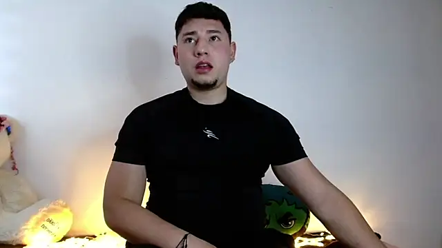 Snapshot of dap_XOXO chatting on 12/17/24, 10:22 dap XOXO online show from 12/17/24, 10:22