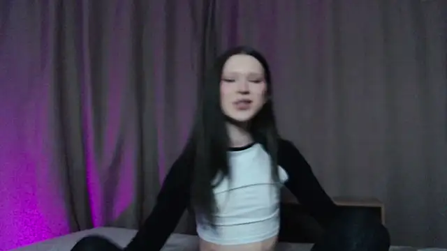 Snapshot of Sexpired_Princess chatting on 12/24/24, 02:21 Sexpired Princess online show from 12/24/24, 02:21