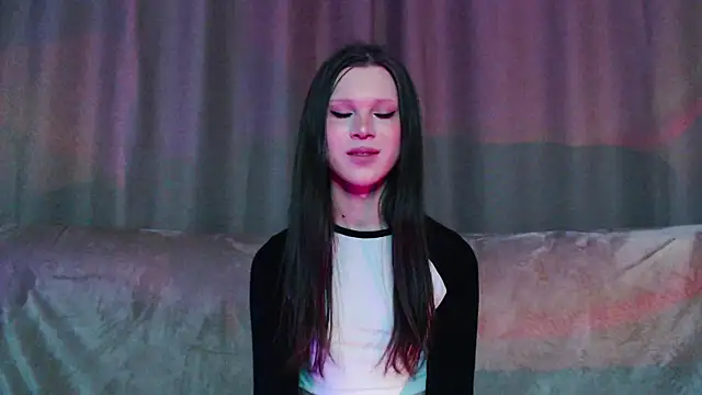 Snapshot of Sexpired_Princess chatting on 01/13/25, 01:13 Sexpired Princess online show from 01/13/25, 01:13