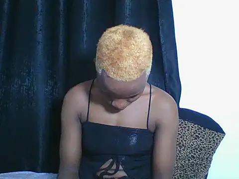 Snapshot of AfricanPrincess24 chatting on 09/19/25, 05:35 AfricanPrincess24 online show from 09/19/25, 05:35