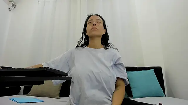 Snapshot of lexyfyre chatting on 05/01/26, 12:10 lexyfyre online show from 05/01/26, 12:10