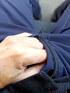 Snapshot of vadszex31 chatting on 09/29/25, 07:24 vadszex31 online show from 09/29/25, 07:24