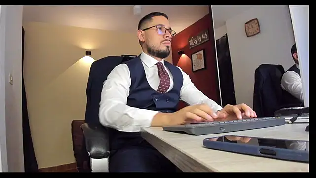 Snapshot of thesexlawyer1 chatting on 12/20/25, 04:30 thesexlawyer1 online show from 12/20/25, 04:30