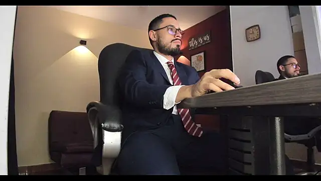Snapshot of thesexlawyer1 chatting on 01/13/26, 03:01 thesexlawyer1 online show from 01/13/26, 03:01
