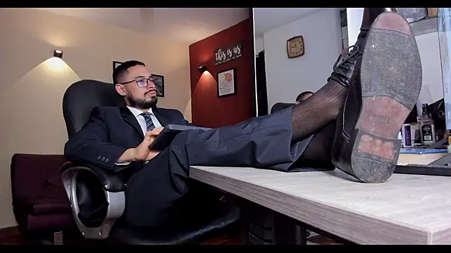 Snapshot of thesexlawyer1 chatting on 02/25/26, 03:27 thesexlawyer1 online show from 02/25/26, 03:27