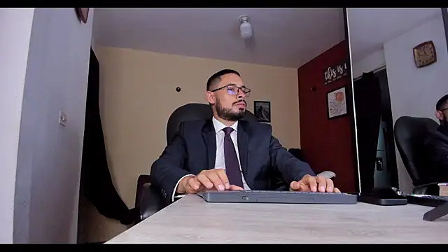 Snapshot of thesexlawyer1 chatting on 03/05/26, 02:40 thesexlawyer1 online show from 03/05/26, 02:40