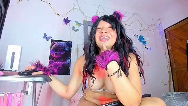 Emily Coper18 online show from 02/01/25, 11:48