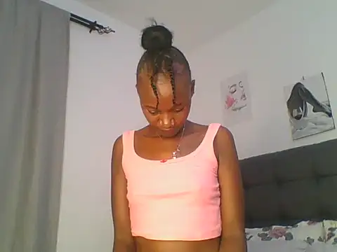 Snapshot of MissLilly1 chatting on 12/17/25, 05:08 MissLilly1 online show from 12/17/25, 05:08