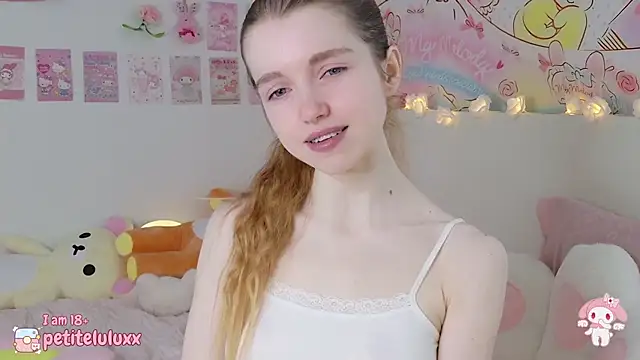 petiteluluxx online show from 02/18/25, 08:59