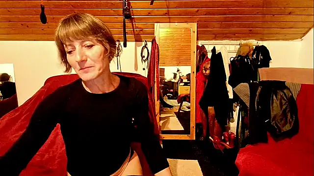 Snapshot of Hot_Colettte chatting on 10/17/25, 09:17 Hot Colettte online show from 10/17/25, 09:17