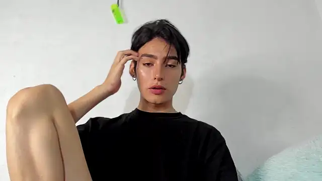 Snapshot of sebas_rose chatting on 12/04/24, 02:09 sebas rose online show from 12/04/24, 02:09