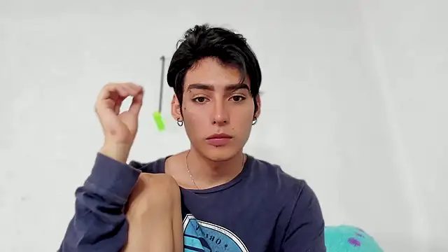 Snapshot of sebas_rose chatting on 12/07/24, 03:08 sebas rose online show from 12/07/24, 03:08