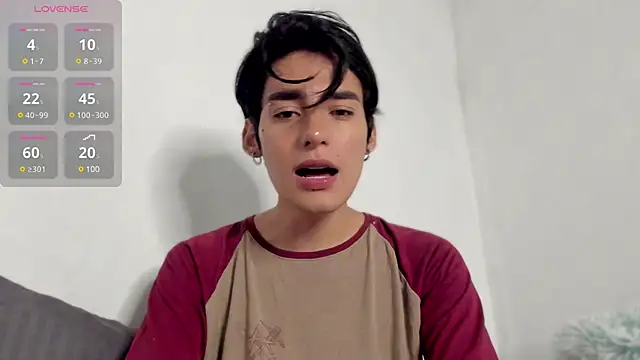 Snapshot of sebas_rose chatting on 12/29/24, 01:24 sebas rose online show from 12/29/24, 01:24