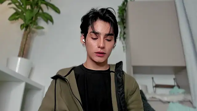 Snapshot of sebas_rose chatting on 01/26/25, 02:45 sebas rose online show from 01/26/25, 02:45