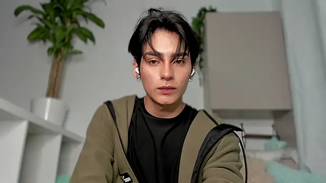 Snapshot of sebas_rose chatting on 01/26/25, 05:56 sebas rose online show from 01/26/25, 05:56