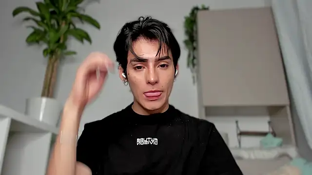 Snapshot of sebas_rose chatting on 01/30/25, 07:39 sebas rose online show from 01/30/25, 07:39