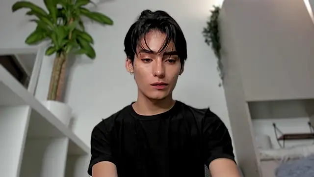 Snapshot of sebas_rose chatting on 02/04/25, 03:54 sebas rose online show from 02/04/25, 03:54