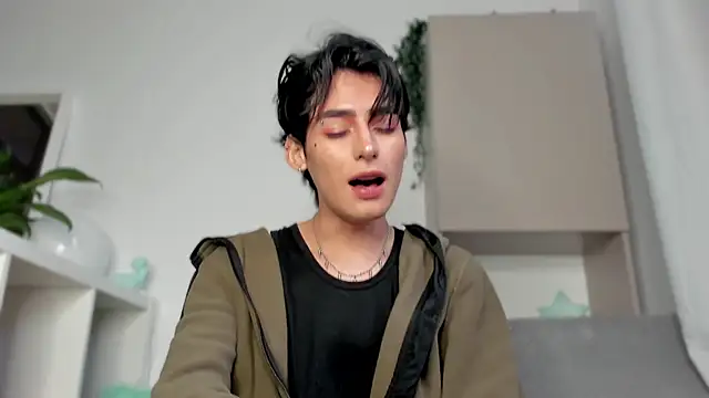 Snapshot of sebas_rose chatting on 02/14/25, 09:43 sebas rose online show from 02/14/25, 09:43