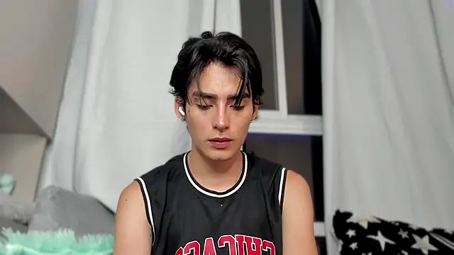 Snapshot of sebas_rose chatting on 02/23/25, 11:36 sebas rose online show from 02/23/25, 11:36